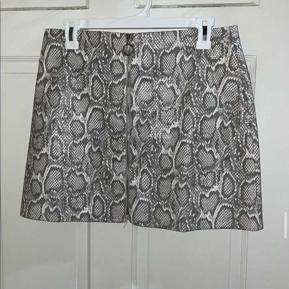Super cute boutique snakeskin skirt!